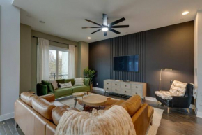 Luxury Townhome! Rooftop-Game Room! Near Broadway!